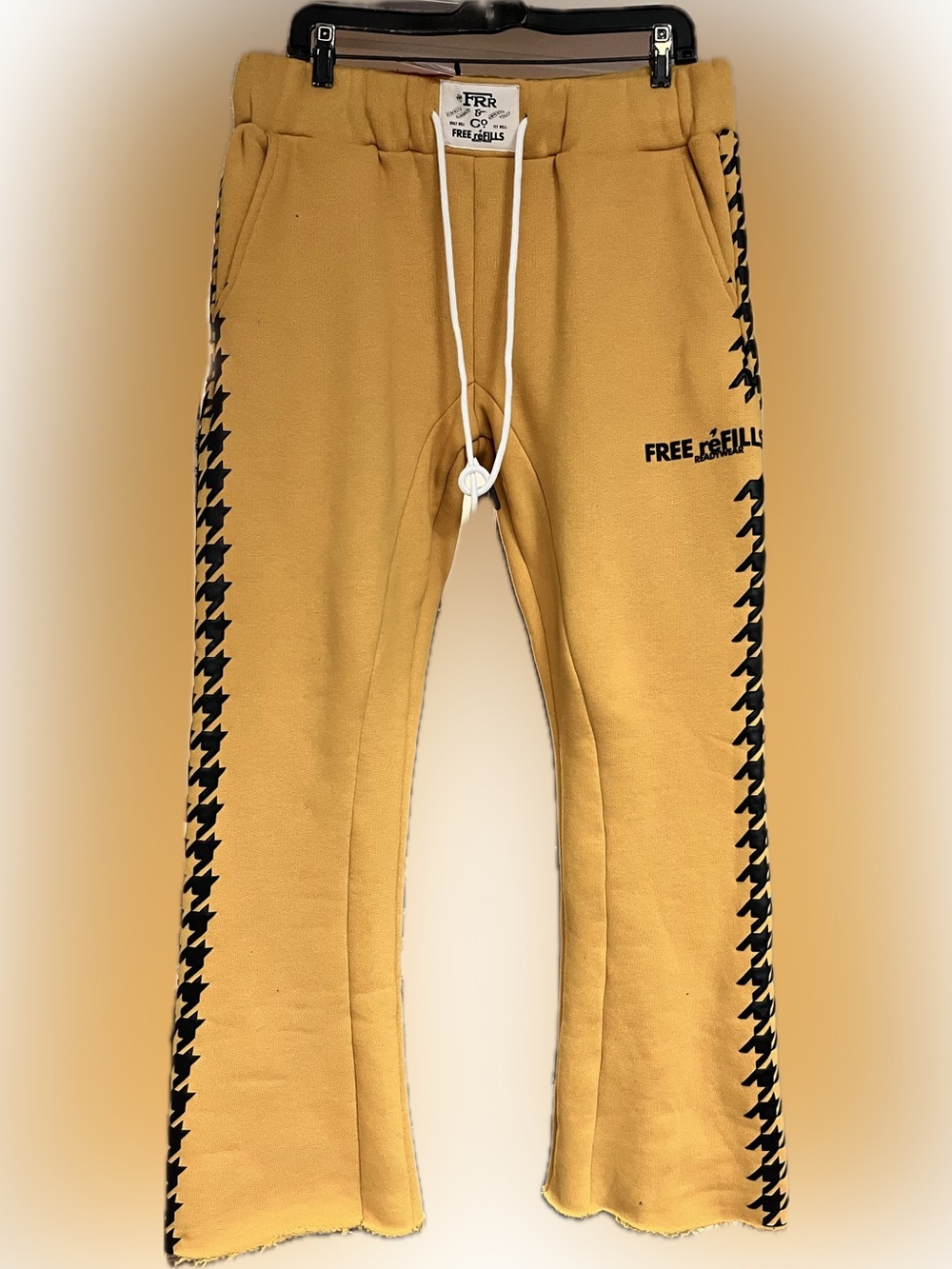 Free Refills Readywear NWT Yellow flyer black accent joggers men lrg oversized